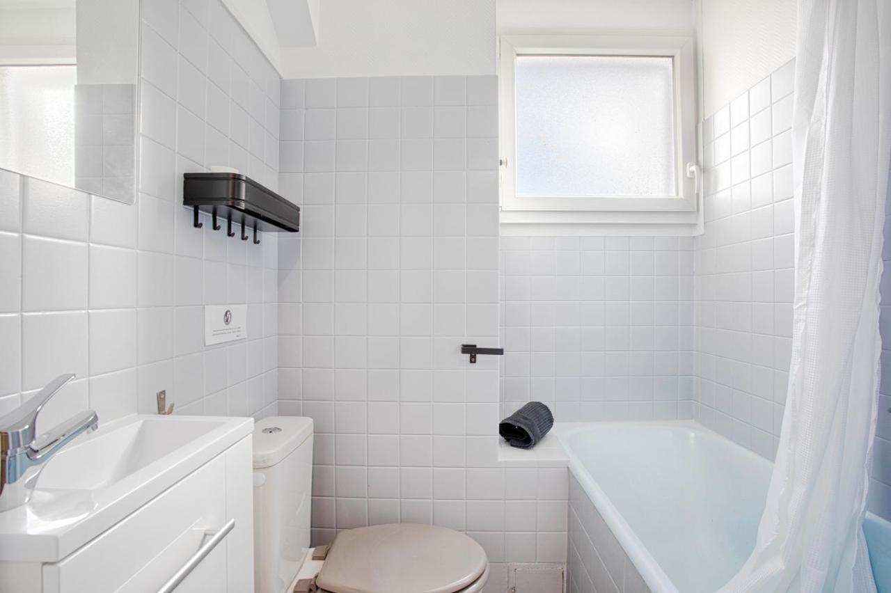 Le P'Tit Parisien Apartment Флерс Екстериор снимка